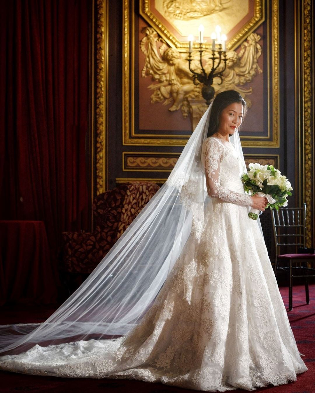 Photo of the real bride posing near the wall