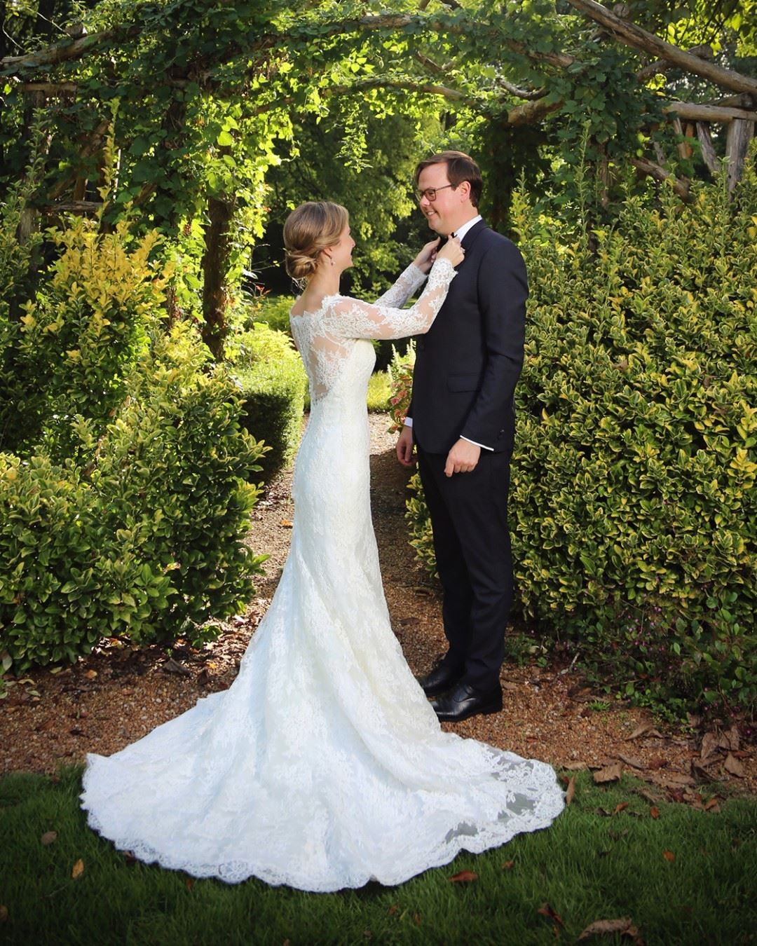 Photo of the real bride and groom in the garden