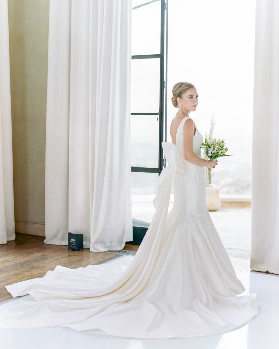 Photo of the real bride near the window